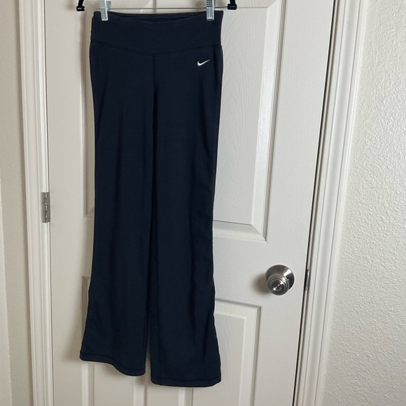 Nike dri-fit Women's Black Flared Pants size XSMALL - Picture 2 of 8